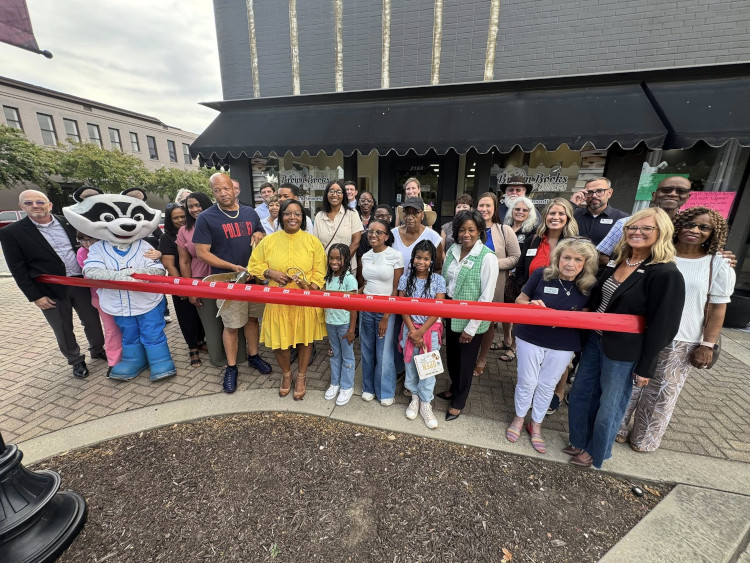 brown-books-and-more_ribbon-cutting-Aug2025-2